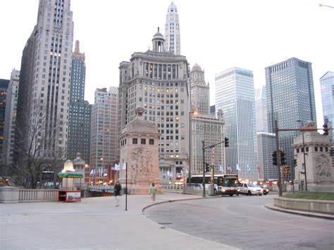 File:Downtown Chicago Illinois Nov05 stb 2461.jpg - Wikimedia Commons