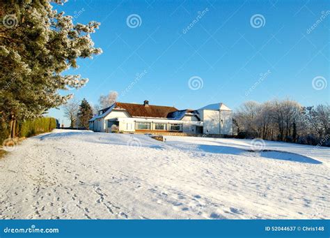 Clubhouse at Bellshill Golf Course Stock Image - Image of snow, strathclyde: 52044637