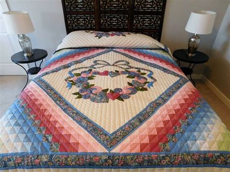 Beautiful Amish Quilt from Lancaster - Country Love Collection