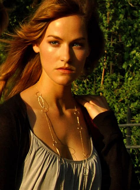 Kelly Overton - Wikipedia