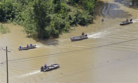 Baton Rouge flood victims cling to glimmers of hope - The Columbian
