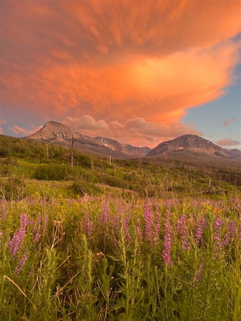 mountain sunset | Mountains aesthetic, Mountain aesthetic, Mountain pictures