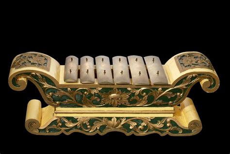 Gamelan instrument with flat keys