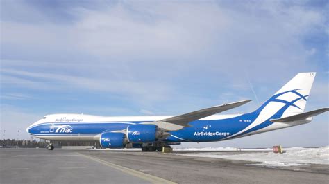 Cargo Boeing 747-8F taxiing from the runway 28348165 Stock Video at ...