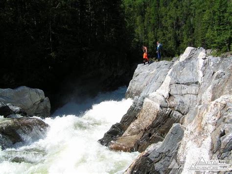 Rafting on the Snezhnaya river V class