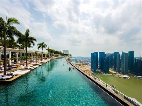 Swimming Above Skyline in Singapore [PICs]