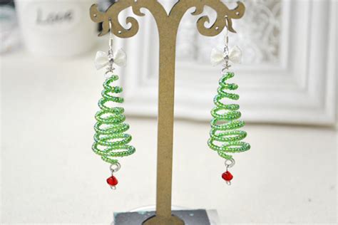 How to Make Wire Christmas Tree Earrings with Seed Beads - Pandahall.com