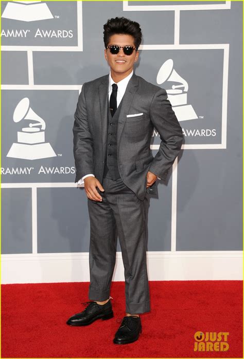 Bruno Mars - Grammys 2012 Red Carpet: Photo 2628168 | 2012 Grammy Awards, Bruno Mars Pictures ...