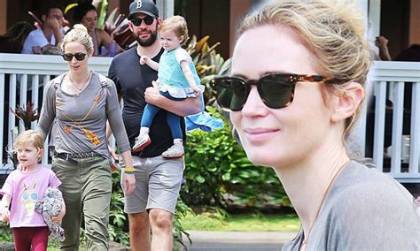 Emily Blunt smiles as she celebrates Mother's Day in Hawaii | Daily ...