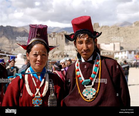 Goucha Dress Of Ladakh / Traditional Dresses of Ladakh - Ju-Leh ...