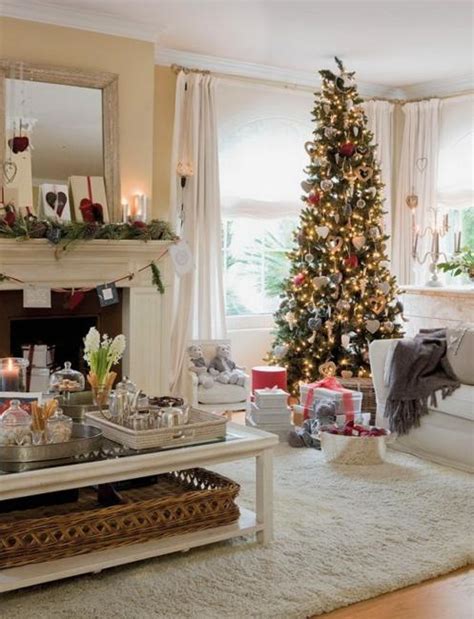 Merry Christmas Decorating Ideas for Living Rooms and Fireplace Mantels