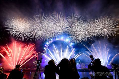 Fireworks welcome in 2020 in London