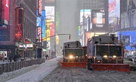 NYC Snow Totals More Than 12 Inches, Could See 20 Inches Total Snowfall ...