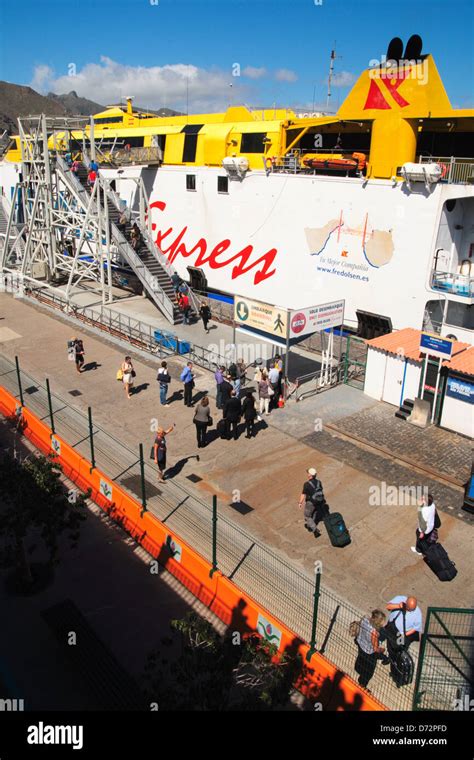 Fred Olsen Express ferryboat Stock Photo - Alamy