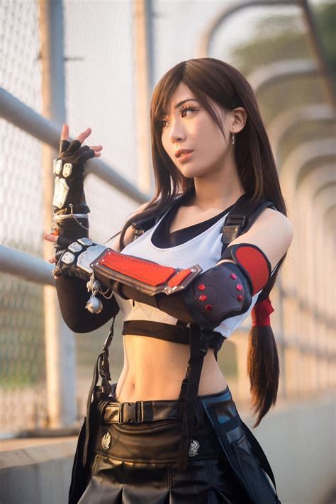 Sambut Rilis Final Fantasy 7 Remake, Larissa Rochefort Cosplay Tifa!