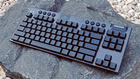 Logitech G915 TKL Review: Skinny but Solid – Review Geek