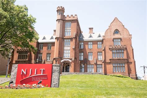 NJIT Among Top Third of National Universities in 2021 U.S. News Ranking