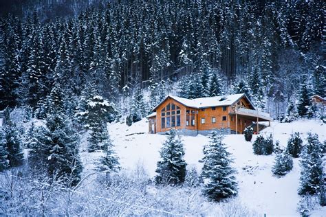 20 Perfect Homes We'd Love to Spend a Snow Day Inside | Cozy house, Home, Cabin homes