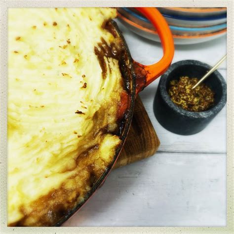 Sausage and Mash Pie - Easy Meal Idea - Daisies & Pie