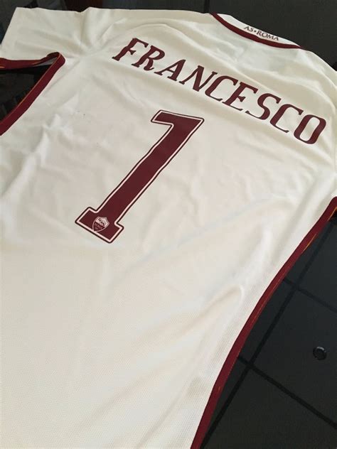 Because Of... Francesco Totti Gives Pope Special Jersey With Number 1 ...