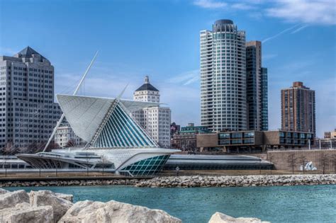 Milwaukee Hotels Under $100 A Night | Green Vacation Deals