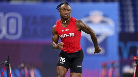 Wide receiver Zay Flowers runs official 4.42-second 40-yard dash at the ...