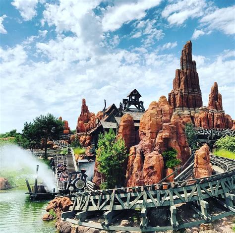 Big Thunder Mountain railroad in Thunder Mesa, Frontierland Disneyland Paris DLP Disney Rollerc ...