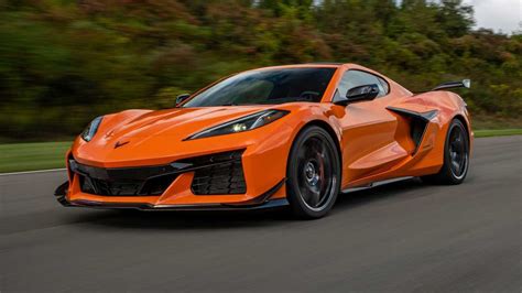 Chevrolet Corvette E-Ray Vs Z06 Compared: Which Is Faster?