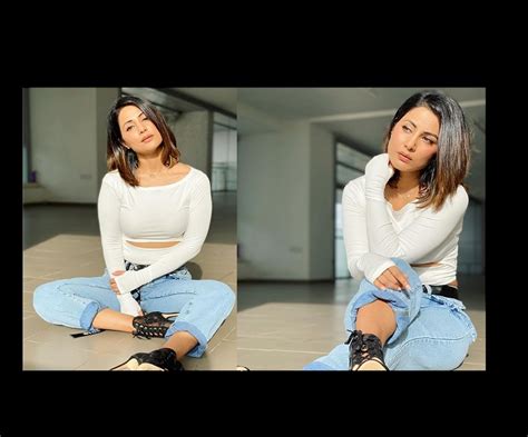 Hina Khan rocks casual look in her latest Instagram post