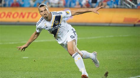 Zlatan Ibrahimovic scores to reach 500 goals for club and country ...