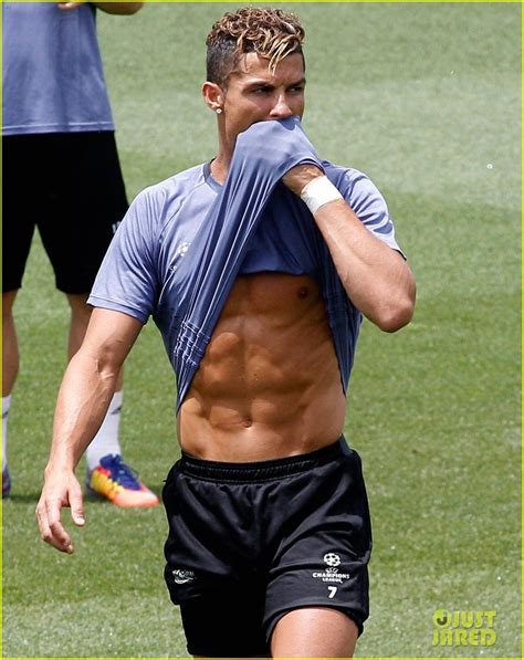 Cristiano Ronaldo Flashes His Abs During Soccer Practice!: Photo 3907222 | Cristiano Ronaldo ...