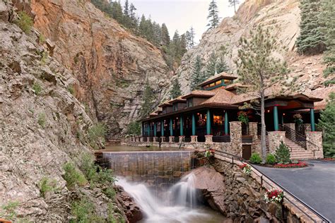 Dramatic Seven Falls, Colorado Springs, Colorado | The BackPackers