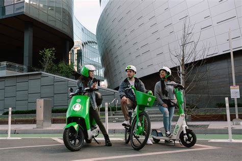 Lime adds electric mopeds to its lineup of scooters and bikes - The Verge