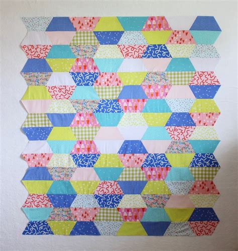 Easy Half-Hexie Quilt Tutorial | Amista Baker