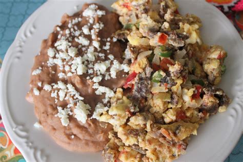 Mexican Breakfast Recipe: Machaca con Huevo #CocinaLatinaBeans | Padres