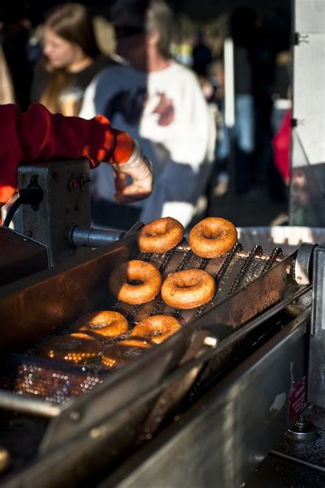 World-Famous Pumpkin Donuts - Becks Harvest House | Green Bluff, WA