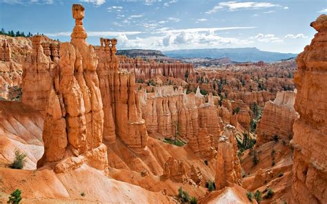 Breathtaking Bryce Canyon: HD Wallpaper of Nature's Masterpiece