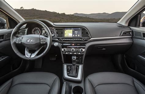 La nueva imagen del Hyundai Elantra - Mega Autos