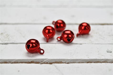 Shiny Red Jingle Bells – 5 Count – The Ornament Girl's Market