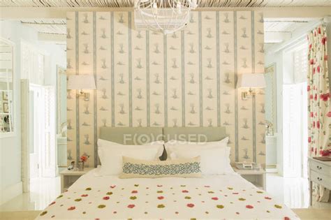 Luxury bedroom with wallpaper — Home Showcase Interior, calm - Stock Photo | #199375346