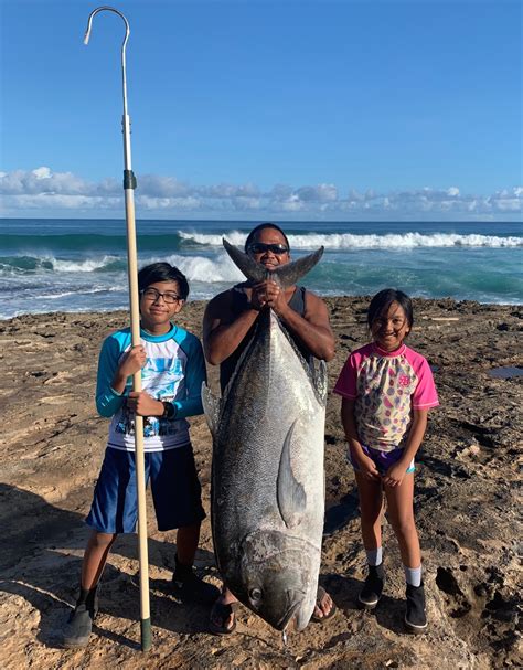 Hawaii angler lands rare giant ulua