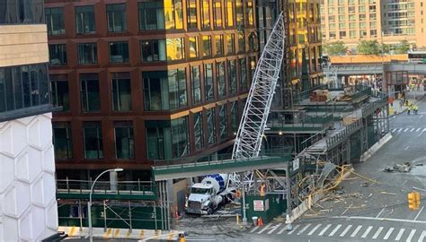 VIDEO: Partial crane crash in Manhattan, New York, leaves 6 injured