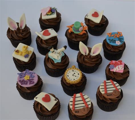 Alice in Wonderland Cupcakes | Alice in wonderland cupcakes, Wonderland, Alice in wonderland