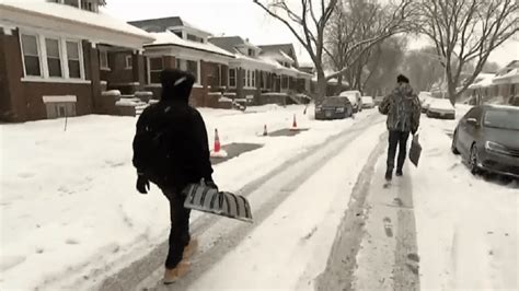 Chicagoans on Reddit Offer Tips For Getting Through a Snowstorm in the ...