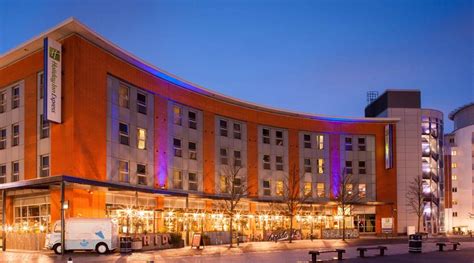 Holiday Inn Express Portsmouth Gunwharf Quays - Stayforlong