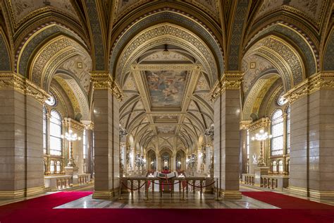 Impressive Empty Hungarian Parliament in Pictures – Fubiz Media