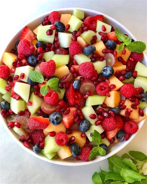 Brunching with friends this a.m. and I'm in charge of the fruit salad ...