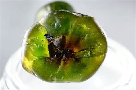 Demantoid Garnet Buying Guide - International Gem Society