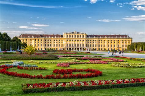 10 Must-See European Palaces - Great Value Vacations