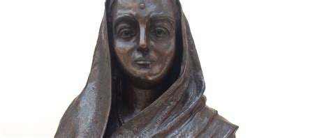 Maharani_Ahilyabai_Holkar_statue_Maharashtra_sadan_New_Delhi11 - History of Royal Women